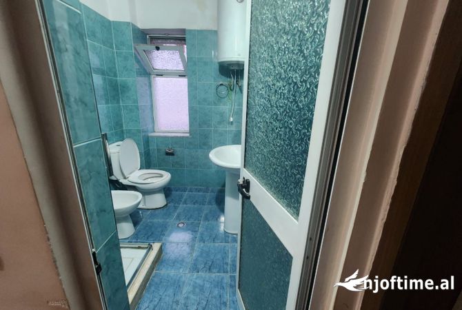 Shtepi ne shitje Apartament ne Tirane, 1+1, Mobilimi Bosh, pa mobiluar, Pagesa 115,000  Euro.