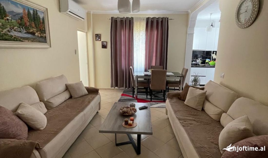 Shtepi ne shitje Apartament ne Tirane, 1+1, Mobilimi E mobiluar, Pagesa 85,000  Euro.