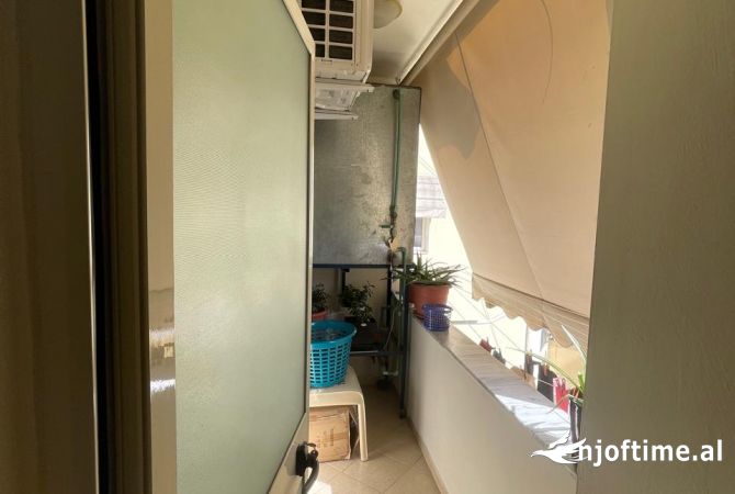 Shtepi ne shitje Apartament ne Tirane, 1+1, Mobilimi E mobiluar, Pagesa 85,000  Euro.