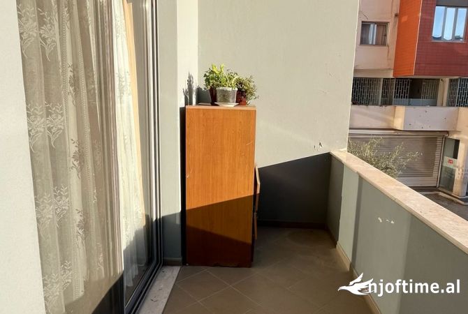 Shtepi ne shitje Apartament ne Tirane, 1+1, Mobilimi E mobiluar, Pagesa 107,000  Euro.