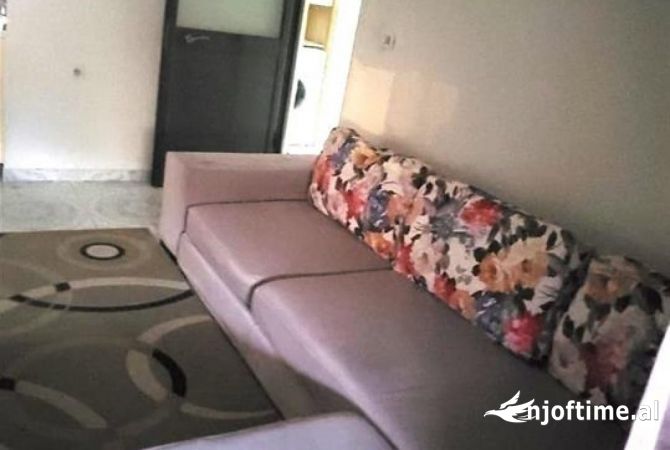 Shtepi ne shitje Apartament ne Tirane, 1+1, Mobilimi E mobiluar, Pagesa 68,000  Euro.