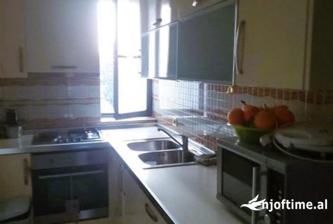 Shtepi ne shitje Apartament ne Tirane, 1+1, Mobilimi E mobiluar, Pagesa 68,000  Euro.