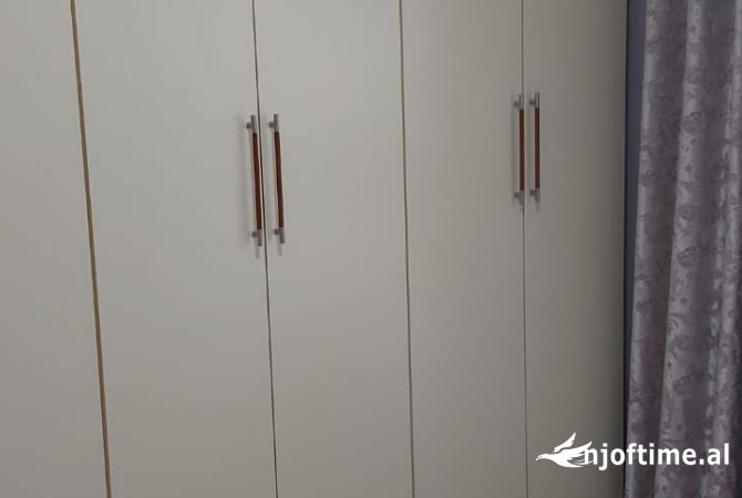 Shtepi me qera Apartament ne Tirane, 1+1, Mobilimi E mobiluar, Pagesa 550  Euro.