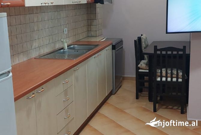 Shtepi me qera Apartament ne Tirane, 1+1, Mobilimi E mobiluar, Pagesa 550  Euro.