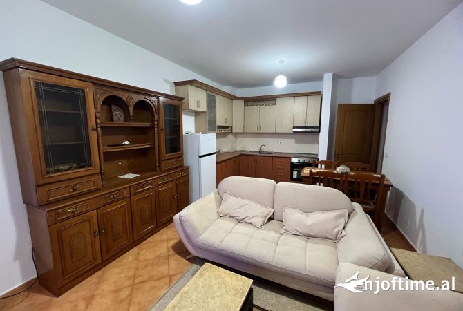 Shtepi me qera 2+1 ne Tirane - 470 Euro
