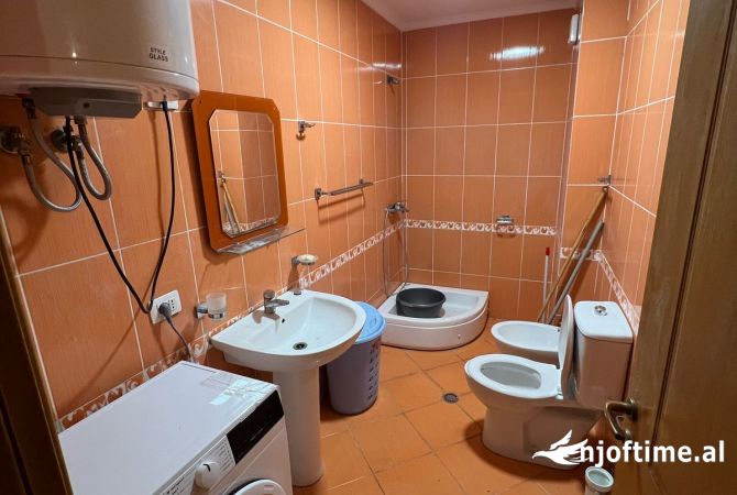 Shtepi me qera Apartament ne Tirane, 2+1, Mobilimi E mobiluar, Pagesa 470  Euro.