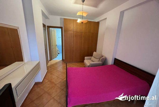 Shtepi me qera Apartament ne Tirane, 2+1, Mobilimi E mobiluar, Pagesa 470  Euro.