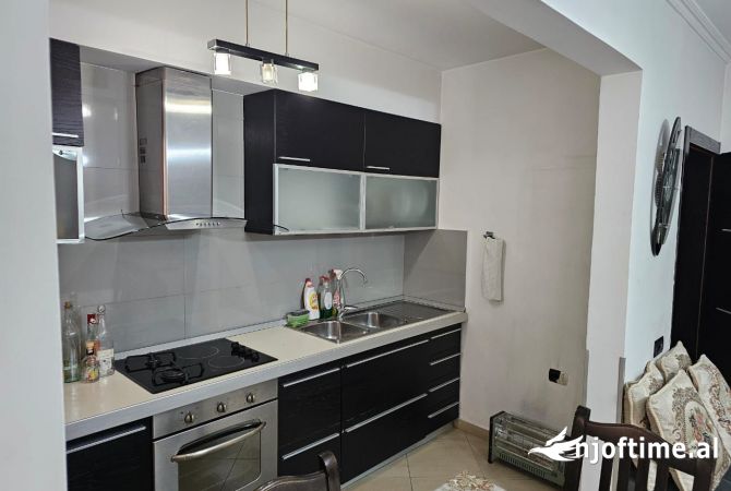 Shtepi me qera Apartament ne Tirane, 1+1, Mobilimi E mobiluar, Pagesa 440  Euro.
