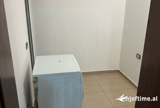 Shtepi me qera Shtepi Private ne Tirane, 1+1, Mobilimi E mobiluar, Pagesa 320  Euro.