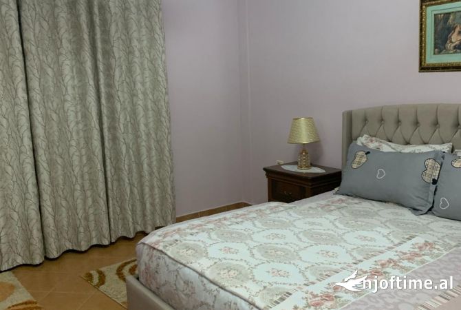 Shtepi me qera Apartament ne Tirane, 3+1, Mobilimi E mobiluar, Pagesa 800  Euro.