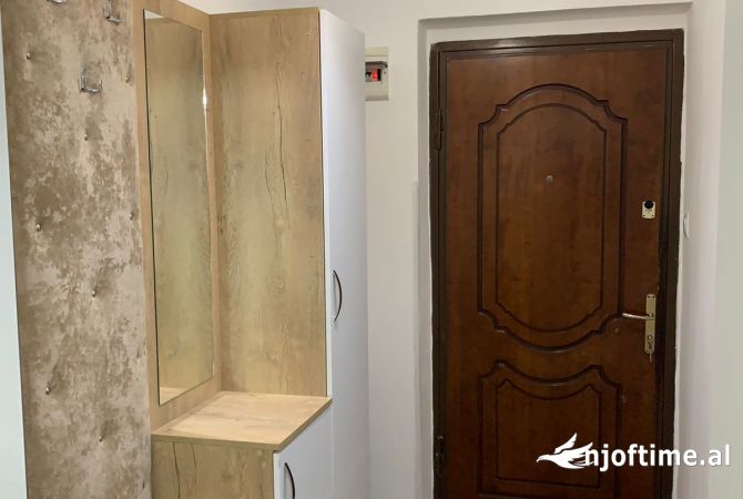 Shtepi me qera Apartament ne Tirane, 3+1, Mobilimi E mobiluar, Pagesa 700  Euro.