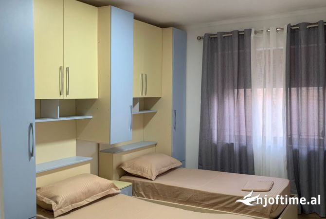 Shtepi me qera Apartament ne Tirane, 3+1, Mobilimi E mobiluar, Pagesa 700  Euro.