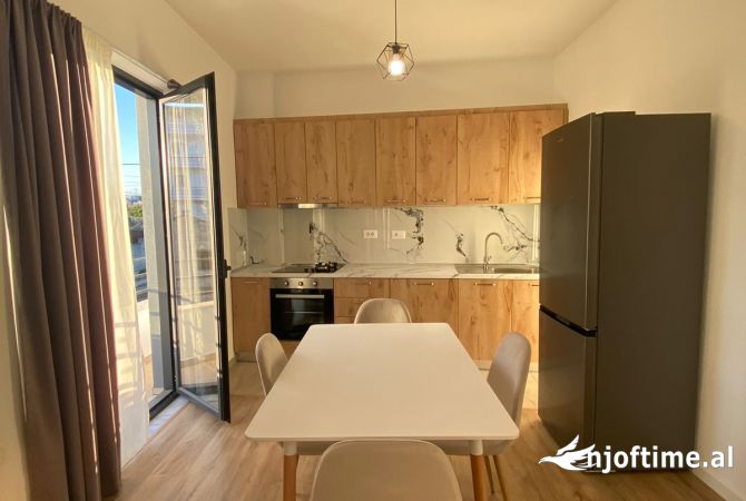 Shtepi me qera Shtepi Private ne Tirane, 2+1, Mobilimi E mobiluar, Pagesa 500  Euro.