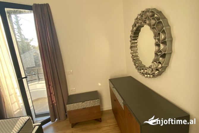 Shtepi me qera Shtepi Private ne Tirane, 2+1, Mobilimi E mobiluar, Pagesa 500  Euro.