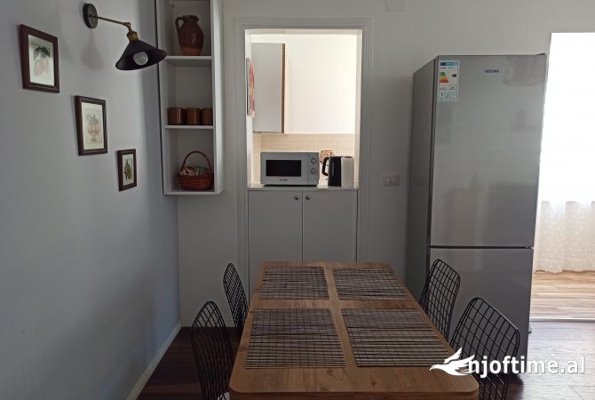 Shtepi me qera Apartament ne Tirane, 2+1, Mobilimi E mobiluar, Pagesa 500  Euro.