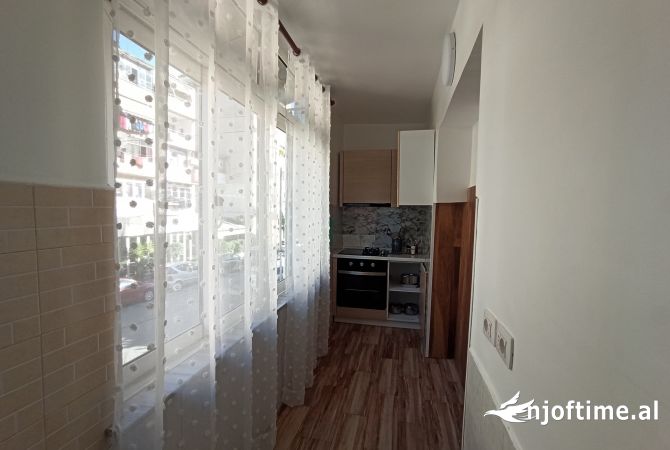 Shtepi me qera Apartament ne Tirane, 2+1, Mobilimi E mobiluar, Pagesa 500  Euro.