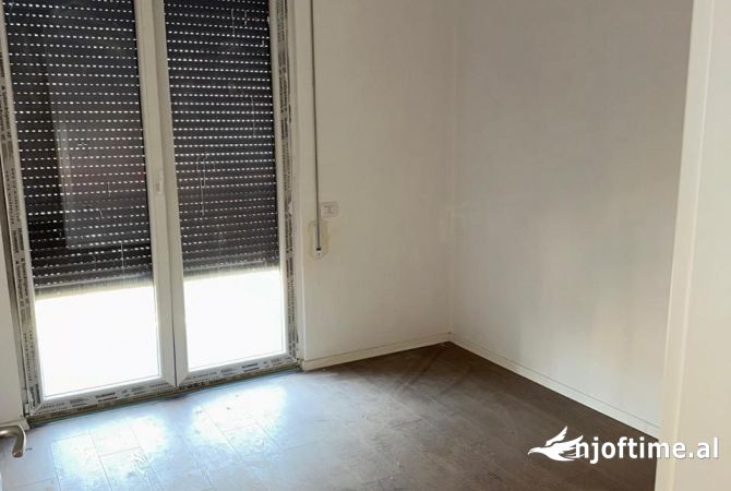 Ambient biznesi me qera 2+1 ne Tirane - 1,100 Euro