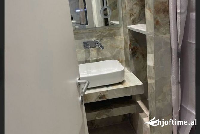 Shtepi me qera Garsoniere ne Tirane - 300 Euro