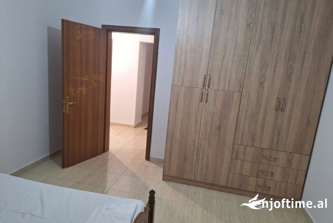 Shtepi me qera Apartament ne Tirane, 2+1, Mobilimi E mobiluar, Pagesa 500  Euro.