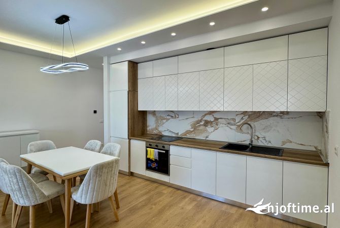 Shtepi me qera Apartament ne Tirane, 3+1, Mobilimi E mobiluar, Pagesa 800  Euro.