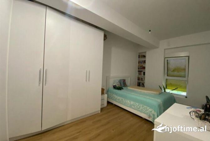 Shtepi me qera Apartament ne Tirane, 2+1, Mobilimi E mobiluar, Pagesa 400  Euro.