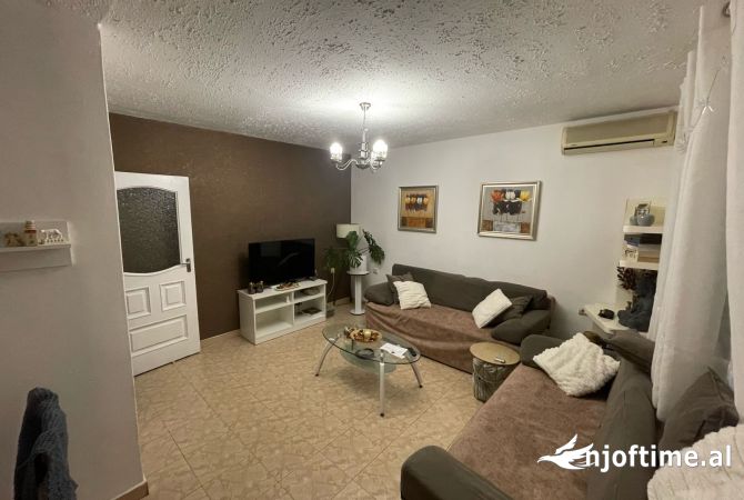 Shtepi me qera Apartament ne Tirane, 1+1, Mobilimi E mobiluar, Pagesa 400  Euro.