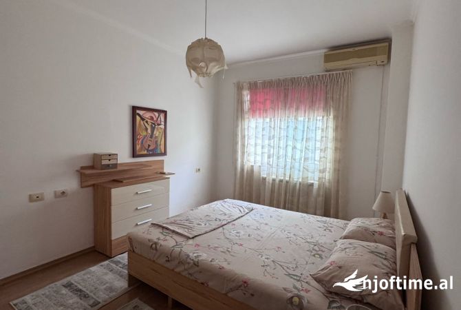 Shtepi me qera Apartament ne Tirane, 2+1, Mobilimi E mobiluar, Pagesa 600  Euro.