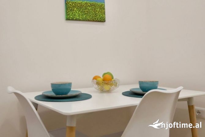 Shtepi me qera Apartament ne Tirane, 1+1, Mobilimi E mobiluar, Pagesa 550  Euro.