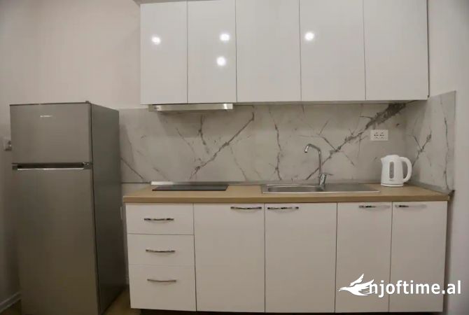 Shtepi me qera Apartament ne Tirane, 1+1, Mobilimi E mobiluar, Pagesa 550  Euro.