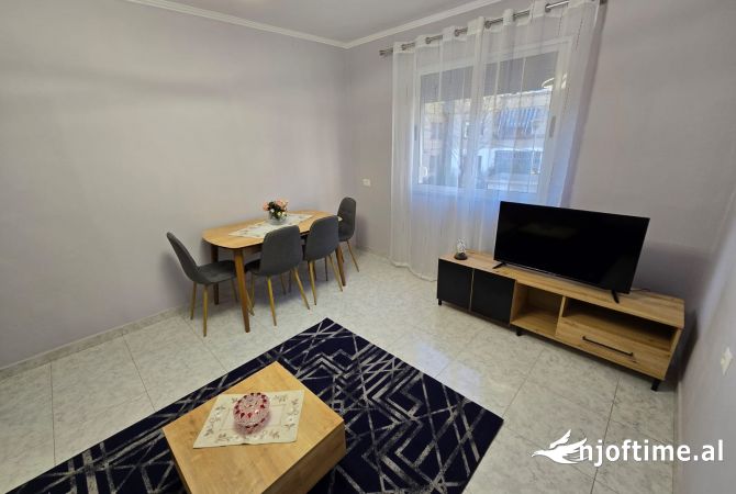 Shtepi me qera Apartament ne Tirane, 1+1, Mobilimi E mobiluar, Pagesa 700  Euro.