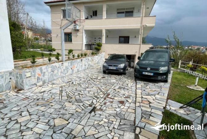 Shtepi me qera 5+1 ne Tirane - 1,500 Euro