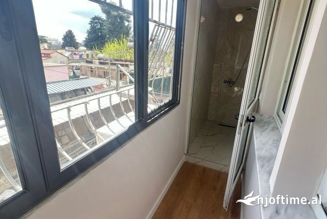 Shtepi ne shitje Apartament ne Tirane, 2+1, Mobilimi E mobiluar, Pagesa 180,000  Euro.