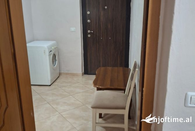 Shtepi me qera Shtepi Private ne Tirane, 1+1, Mobilimi E mobiluar, Pagesa 450  Euro.