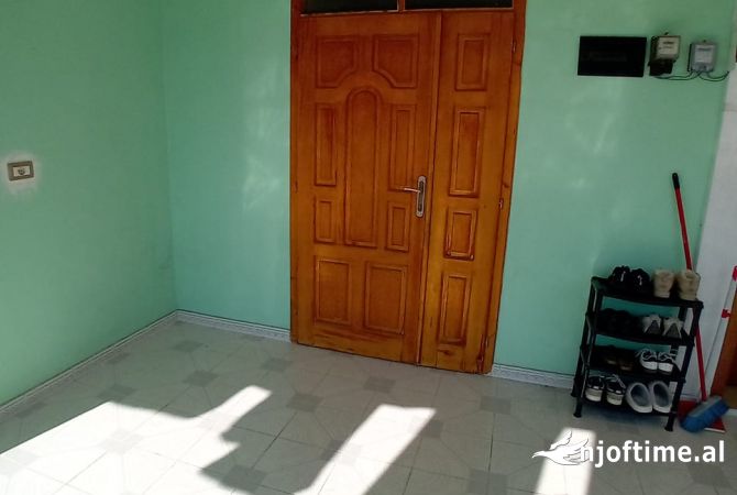 Shtepi me qera Shtepi Private ne Tirane, 1+1, Mobilimi E mobiluar, Pagesa 400  Euro.