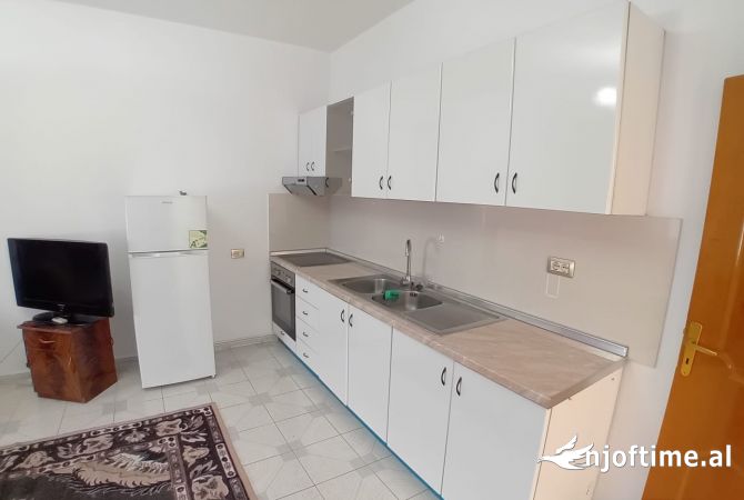 Shtepi me qera Shtepi Private ne Tirane, 1+1, Mobilimi E mobiluar, Pagesa 400  Euro.