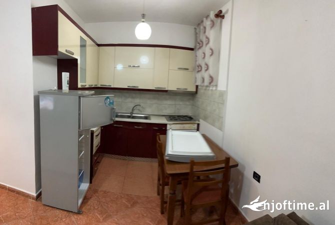 Shtepi me qera Apartament ne Tirane, 1+1, Mobilimi E mobiluar, Pagesa 450  Euro.