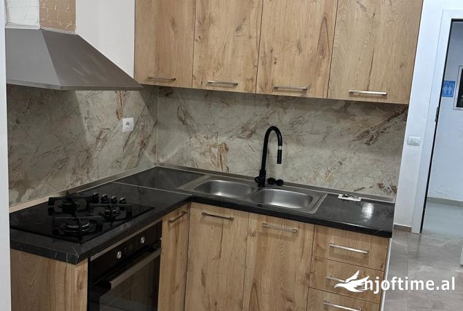 Shtepi ne shitje Apartament ne Tirane, Garsoniere, Mobilimi E mobiluar, Pagesa 45,000  Euro.