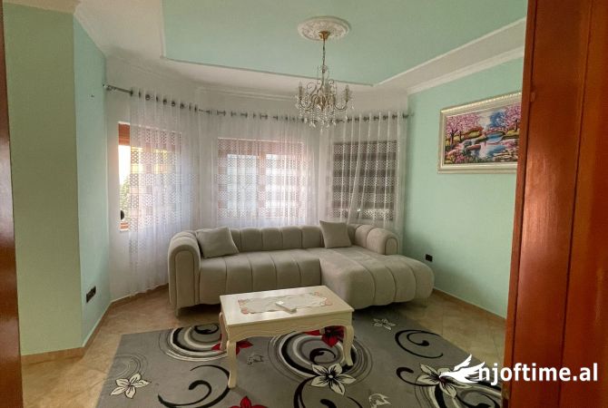 Shtepi me qera Apartament ne Tirane, 2+1, Mobilimi E mobiluar, Pagesa 400  Euro.