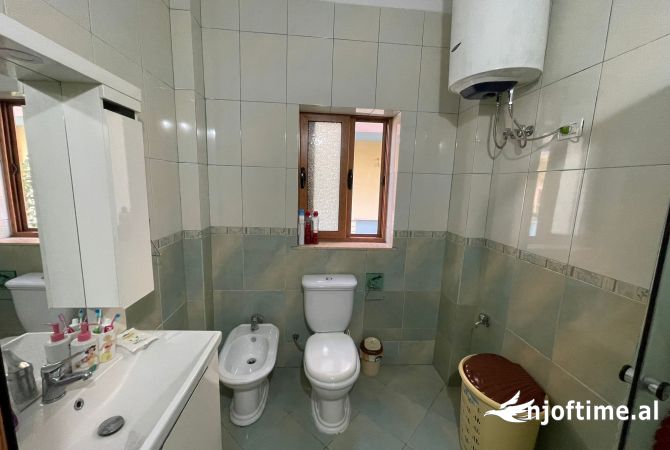 Shtepi me qera Apartament ne Tirane, 2+1, Mobilimi E mobiluar, Pagesa 400  Euro.