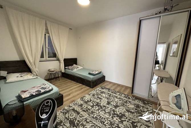Shtepi me qera Apartament ne Tirane, 2+1, Mobilimi E mobiluar, Pagesa 500  Euro.