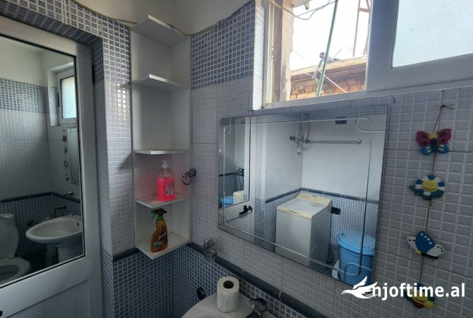 Shtepi ne shitje Apartament ne Tirane, 1+1, Mobilimi E mobiluar, Pagesa 72,000  Euro.