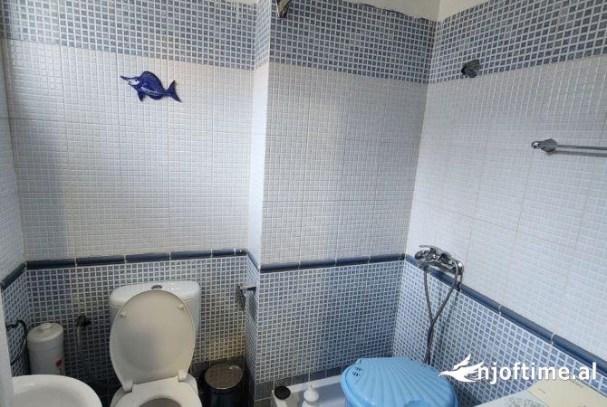 Shtepi ne shitje Apartament ne Tirane, 1+1, Mobilimi E mobiluar, Pagesa 72,000  Euro.