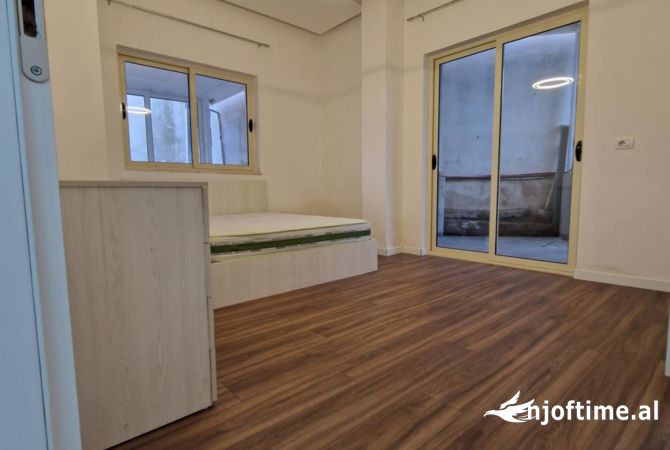 Shtepi ne shitje Apartament ne Tirane, 1+1, Mobilimi E mobiluar, Pagesa 80,000  Euro.