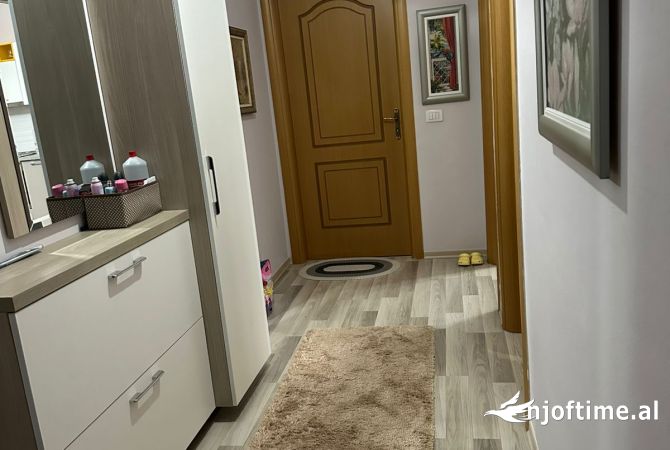 Shtepi ne shitje Apartament ne Tirane, 1+1, Mobilimi E mobiluar, Pagesa 108,000  Euro.
