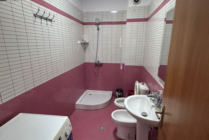 Shtepi me qera Apartament ne Tirane, 2+1, Mobilimi E mobiluar, Pagesa 600  Euro.
