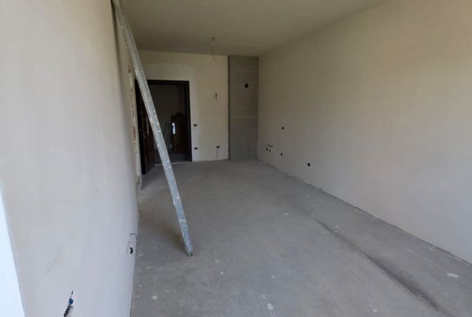 Shtepi ne shitje Apartament ne Tirane, 1+1, Mobilimi E mobiluar, Pagesa 63,000  Euro.