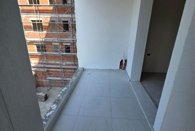 Shtepi ne shitje Apartament ne Tirane, 1+1, Mobilimi E mobiluar, Pagesa 63,000  Euro.