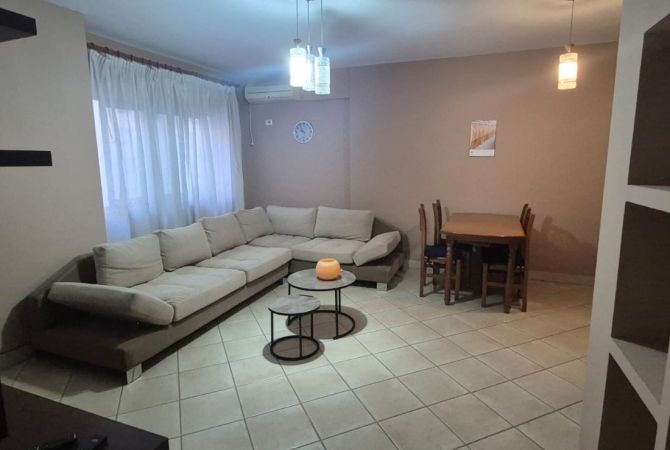 Shtepi me qera Apartament ne Tirane, 2+1, Mobilimi E mobiluar, Pagesa 700  Euro.