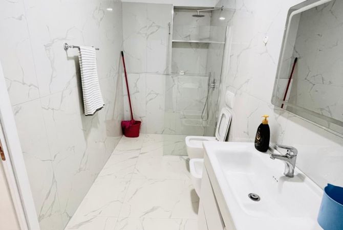 Shtepi me qera Apartament ne Tirane, 2+1, Mobilimi E mobiluar, Pagesa 450  Euro.