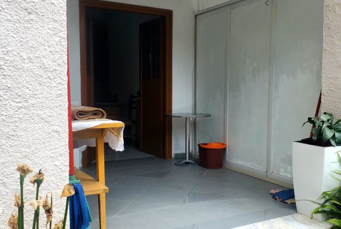 Shtepi me qera Shtepi Private ne Tirane, 1+1, Mobilimi E mobiluar, Pagesa 300  Euro.